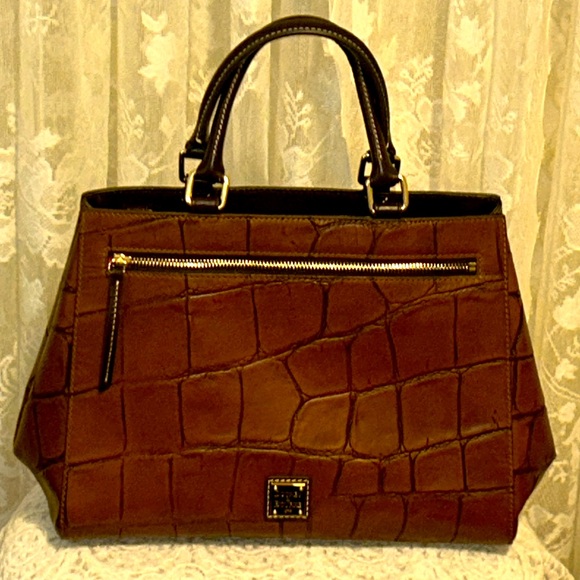 Gorgeous Dooney & Bourke Denison Satchel - Picture 5 of 15